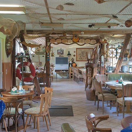 Familienzimmer mit Gemeinschaftsbad Gross Banzelvitz Exterior foto
