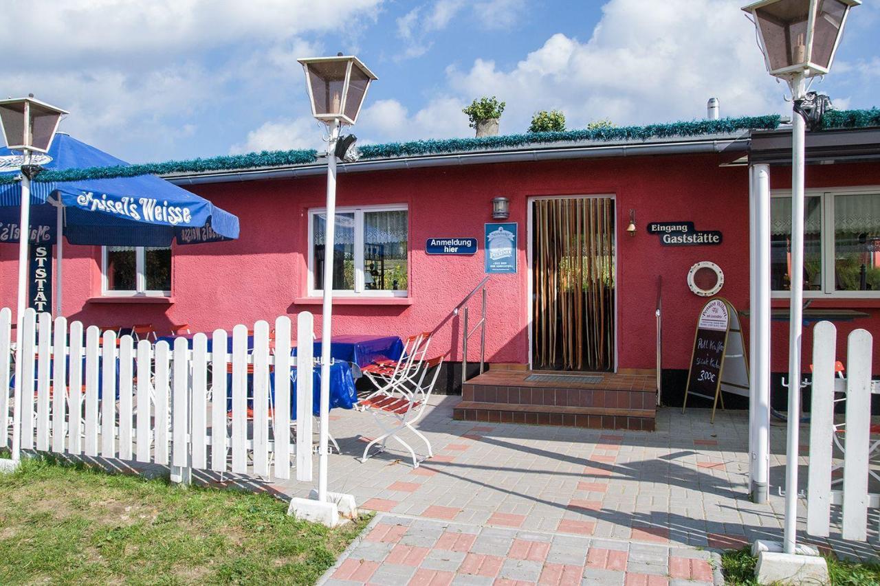 Familienzimmer mit Gemeinschaftsbad Gross Banzelvitz Exterior foto